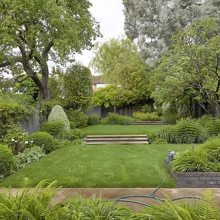 Unwind In Style 2Br With Cozy Backyard For Groups Daire Londra Dış mekan fotoğraf