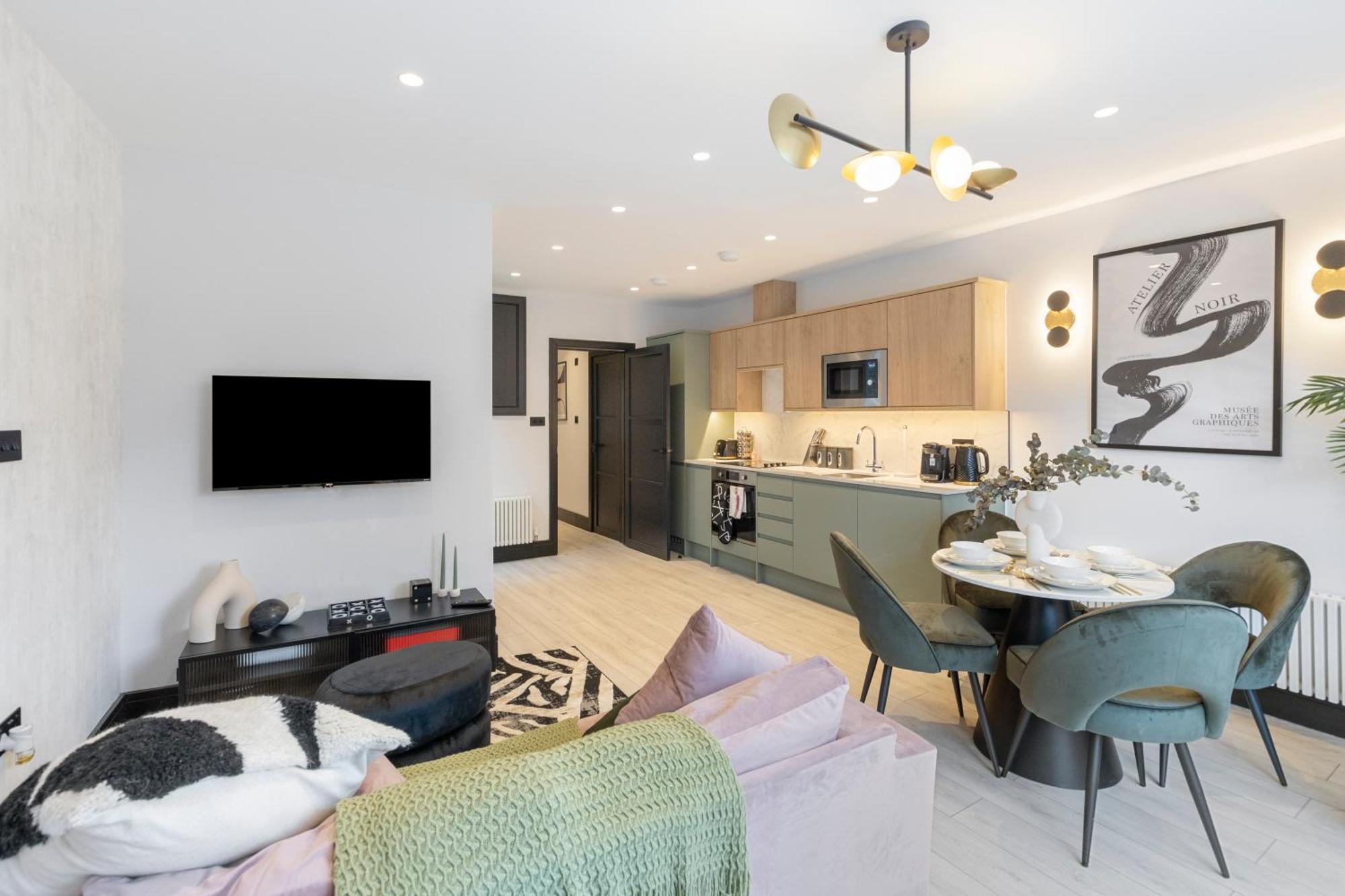 Unwind In Style 2Br With Cozy Backyard For Groups Daire Londra Dış mekan fotoğraf