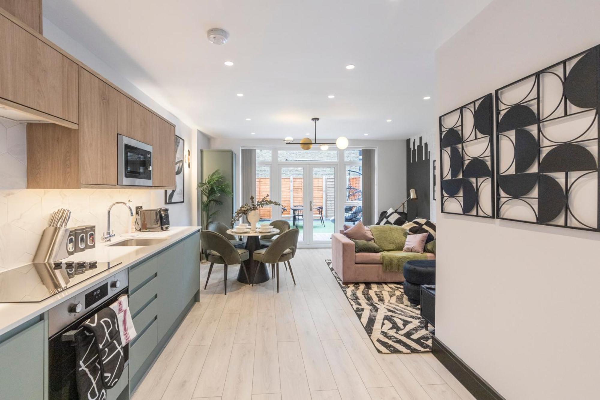 Unwind In Style 2Br With Cozy Backyard For Groups Daire Londra Dış mekan fotoğraf