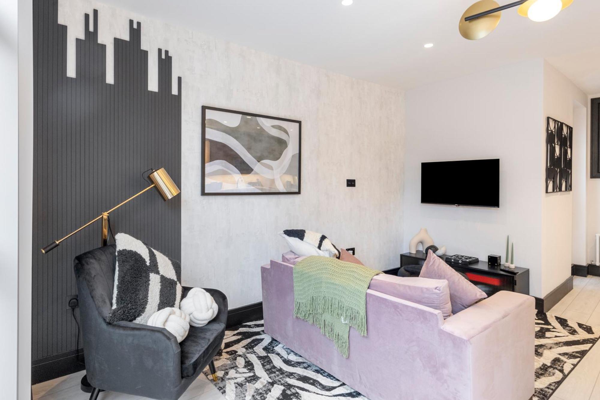 Unwind In Style 2Br With Cozy Backyard For Groups Daire Londra Dış mekan fotoğraf
