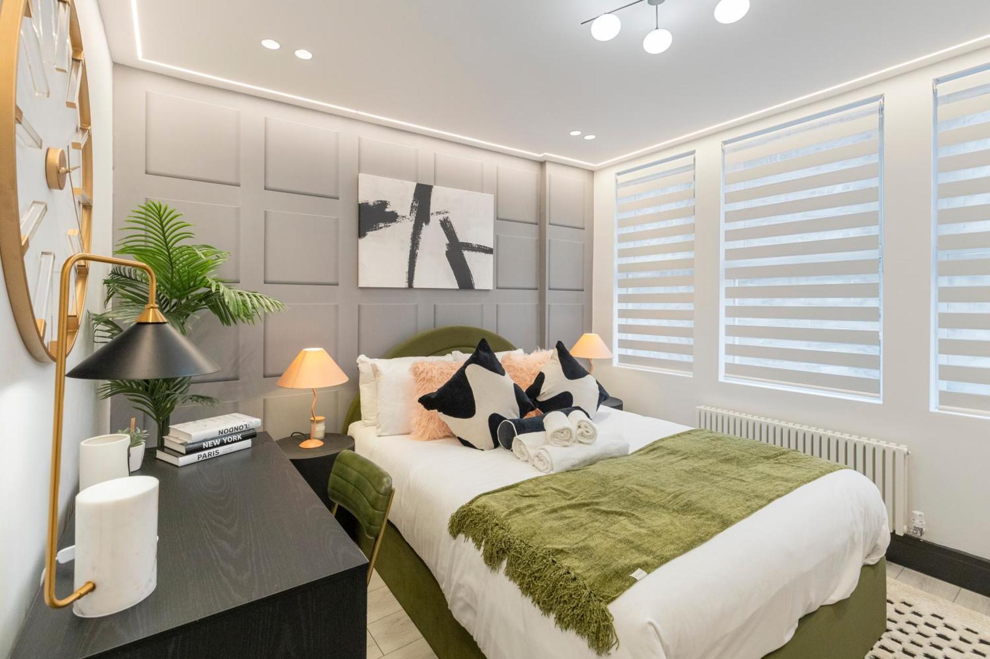Unwind In Style 2Br With Cozy Backyard For Groups Daire Londra Dış mekan fotoğraf